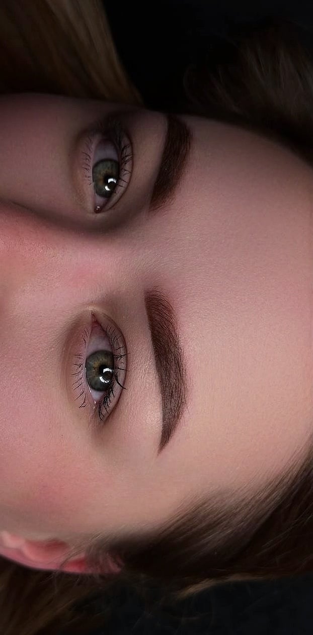 Ombre Brows München - Schattiertes Augenbrauen Permanent Make-up